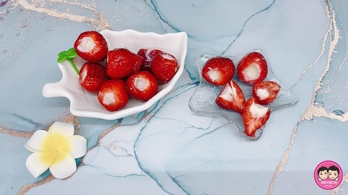 草莓優格煉乳果實冰/酸Ｖ呀酸Ｖ/自己動手做/健康又美味！